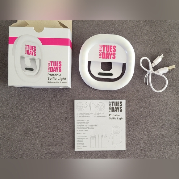 NEW Selfie Light With Charging Cord From T-Mobile - Picture 3 of 5